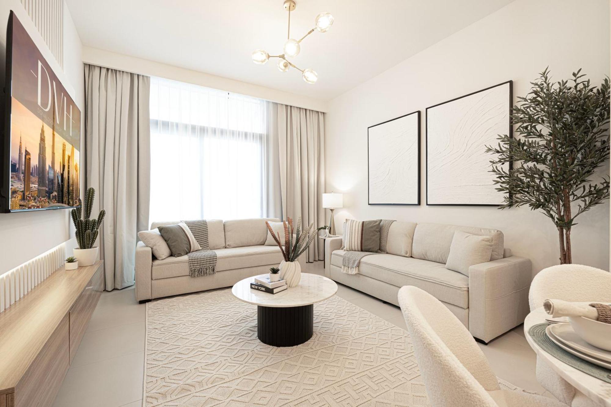 Burj Crown - Urban Chic Opera Boulevard View, Walk To Mall Apartment *