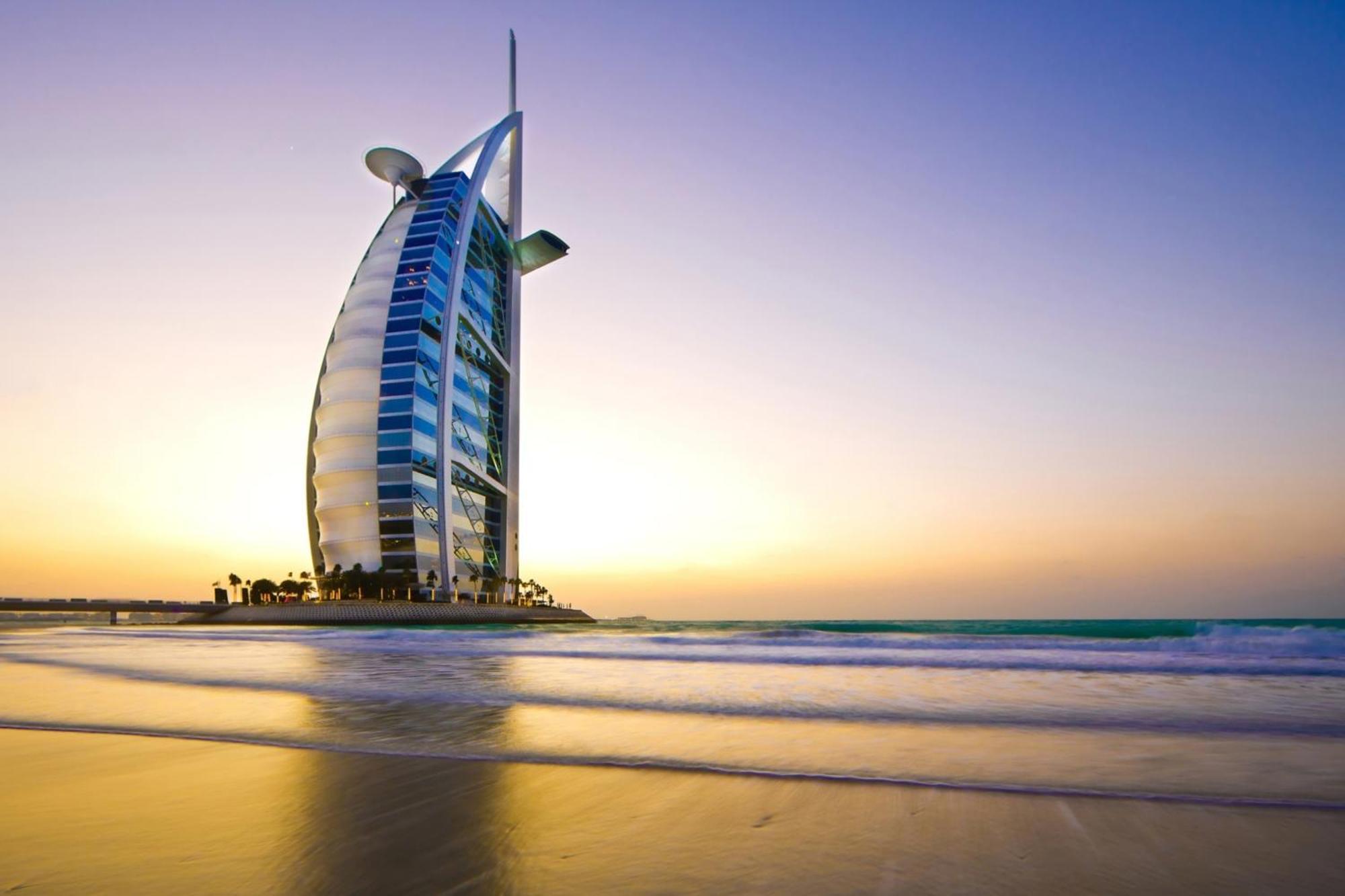 Burj Crown - Urban Chic Opera Boulevard View, Walk To Mall Apartment