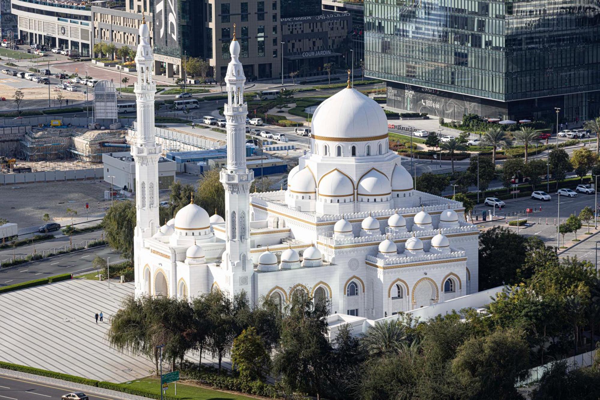 Burj Crown - Urban Chic Opera Boulevard View, Walk To Mall Apartment