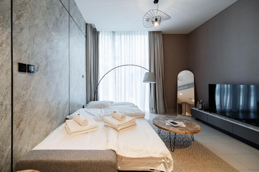 Apartment 1bdr Sobha, Near Downtown, School & College