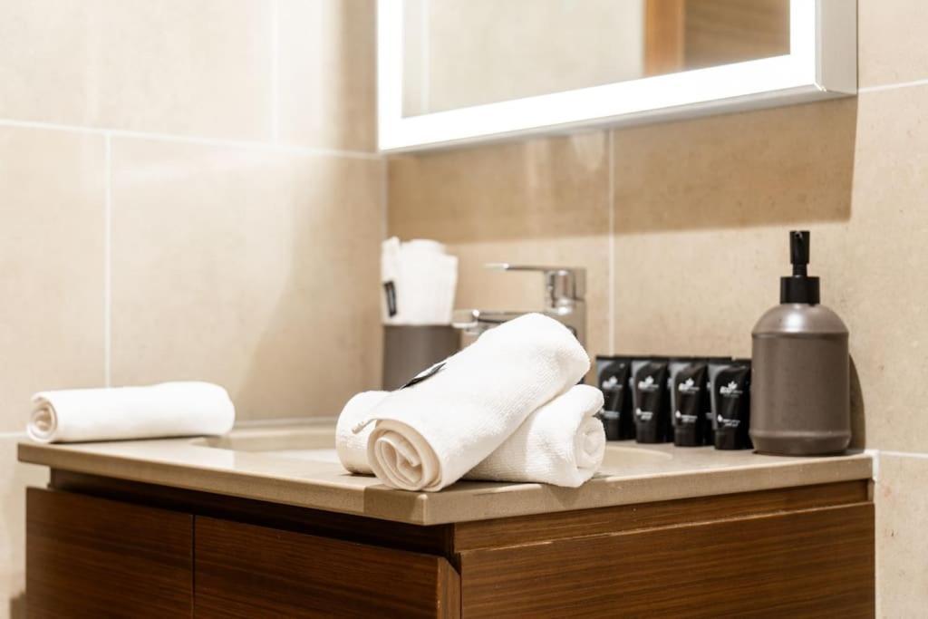 1bdr Sobha, Near Downtown, School & College *