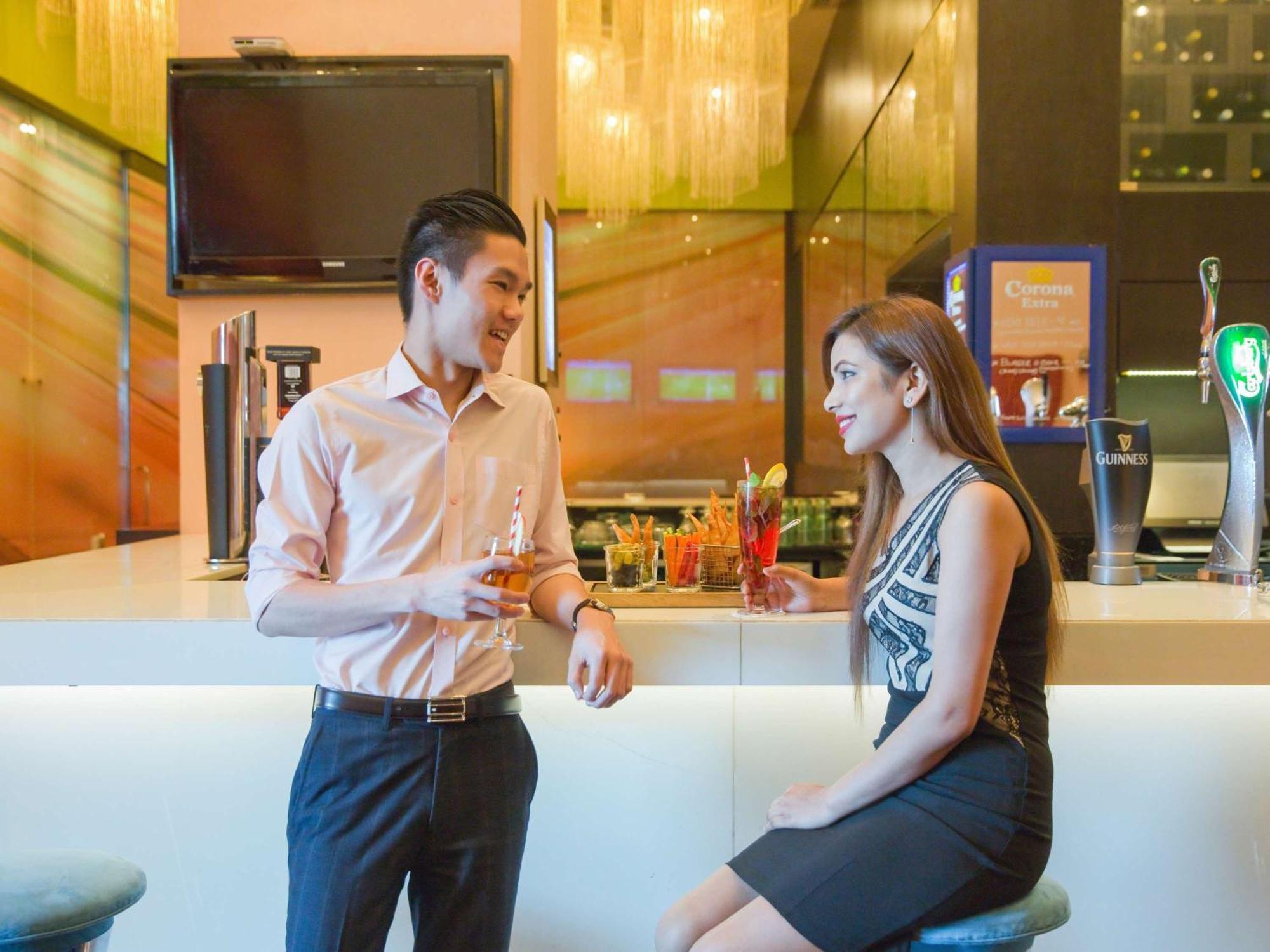 Ibis Mall Avenue 3*