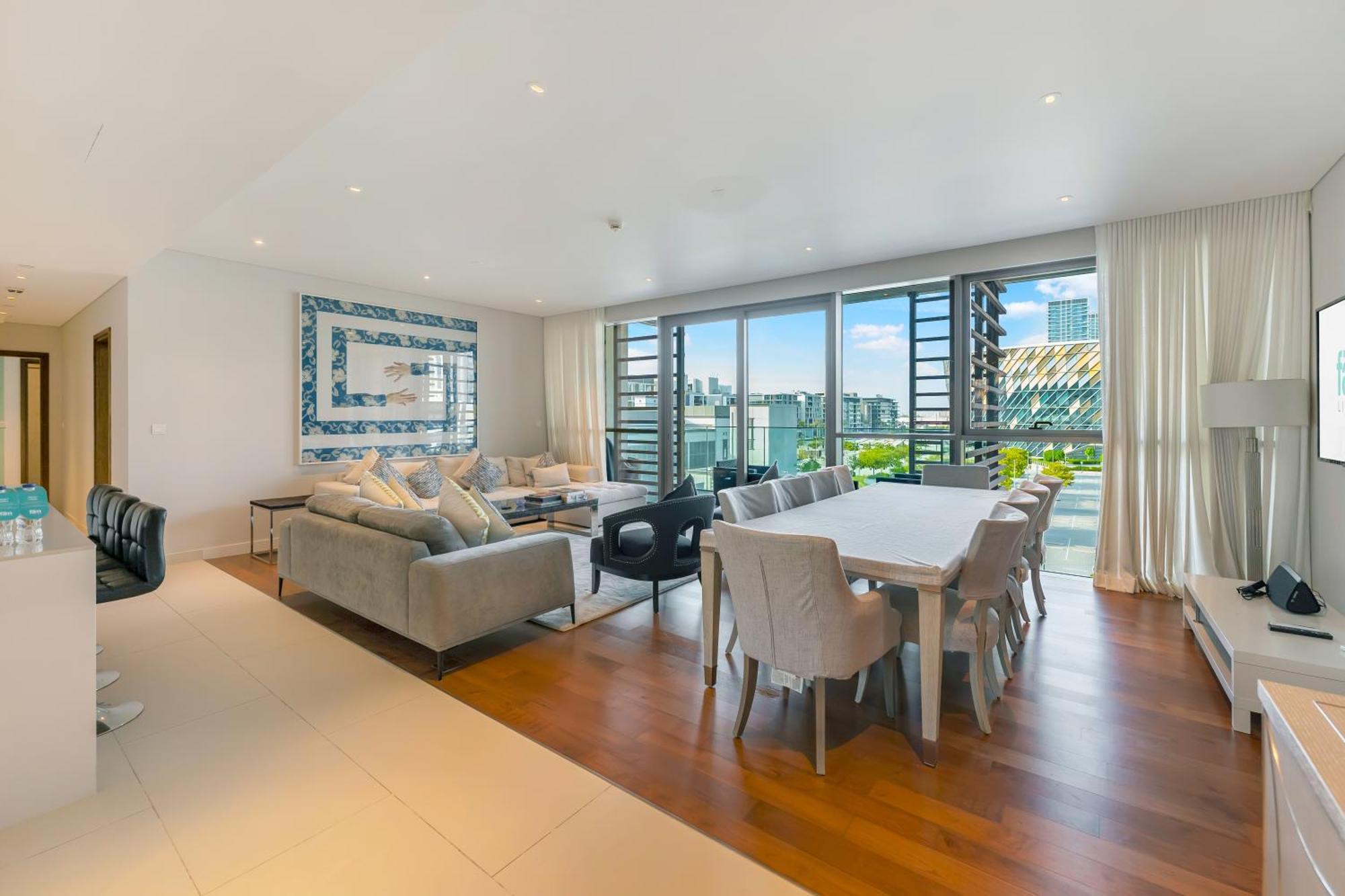 Fam Living - City Walk - Opulent Living Apartment *
