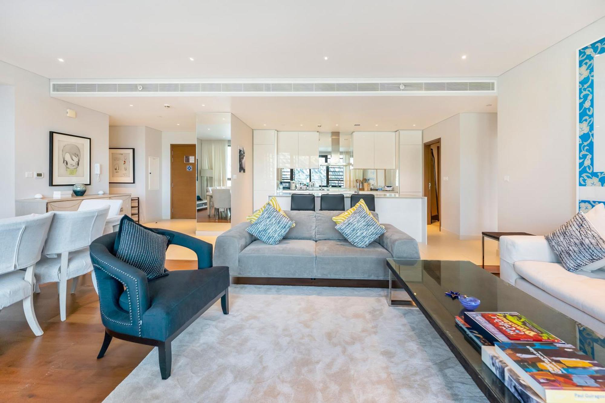 Fam Living - City Walk - Opulent Living Apartment *