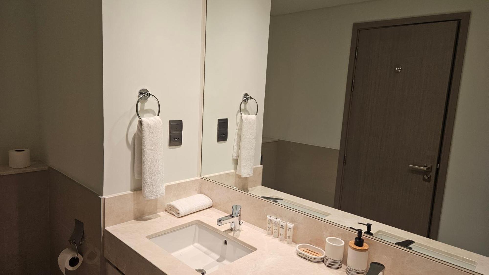 Apartment Mh - Act Tower - Downtown - 2br- Ref 403 *