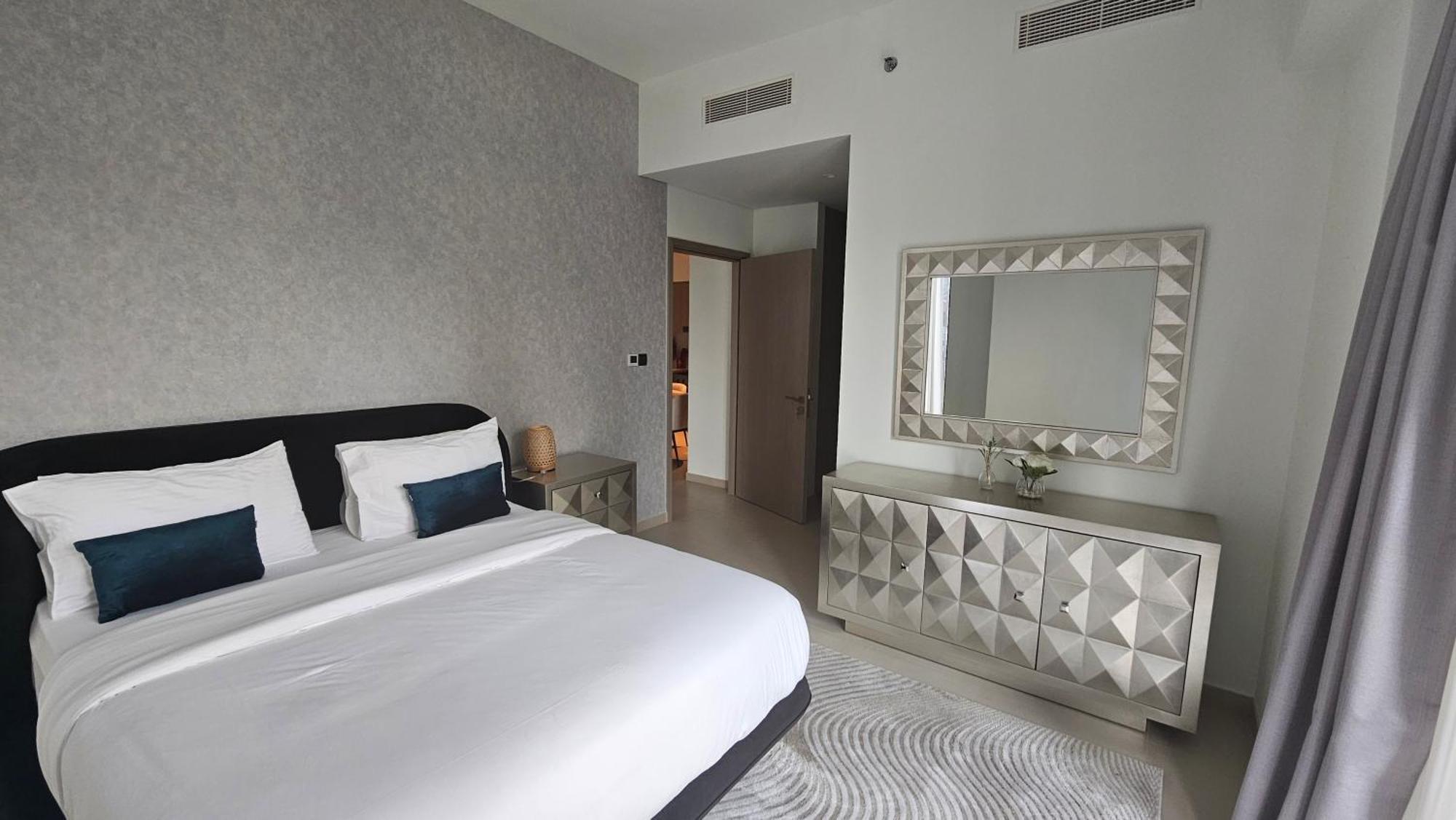 Apartment Mh - Act Tower - Downtown - 2br- Ref 403 Dubai