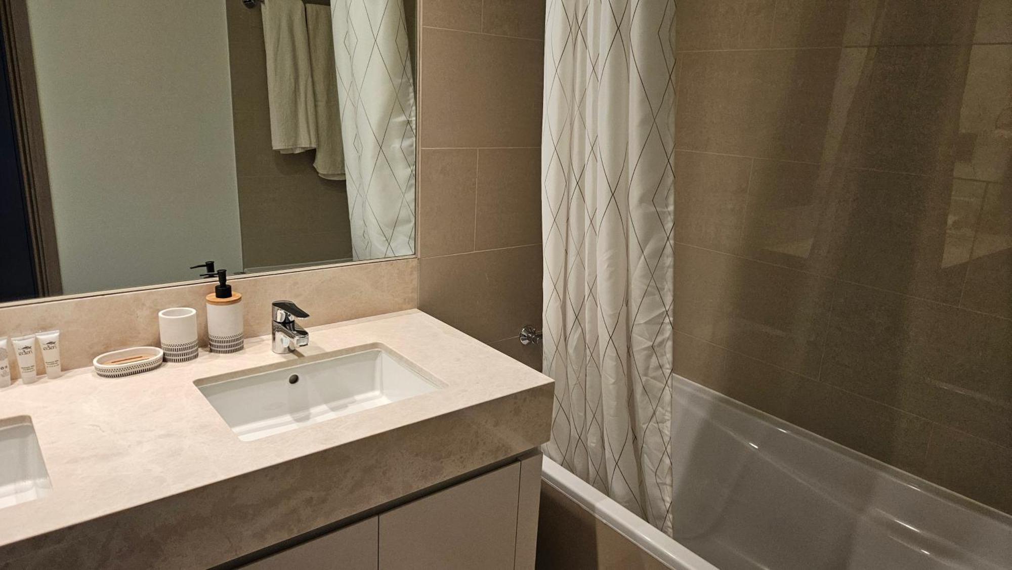 Apartment Mh - Act Tower - Downtown - 2br- Ref 403 *