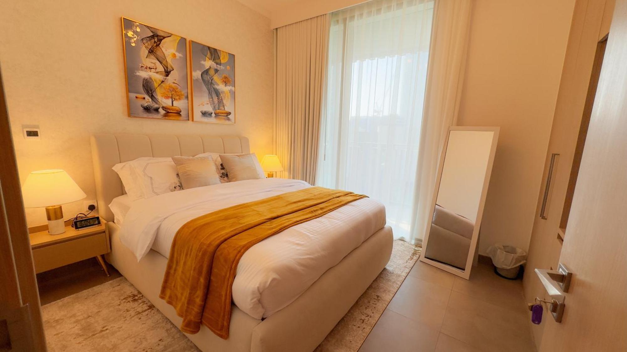 Luxury 2 Bedroom Poolside Haven In Creek Harbour * Dubai