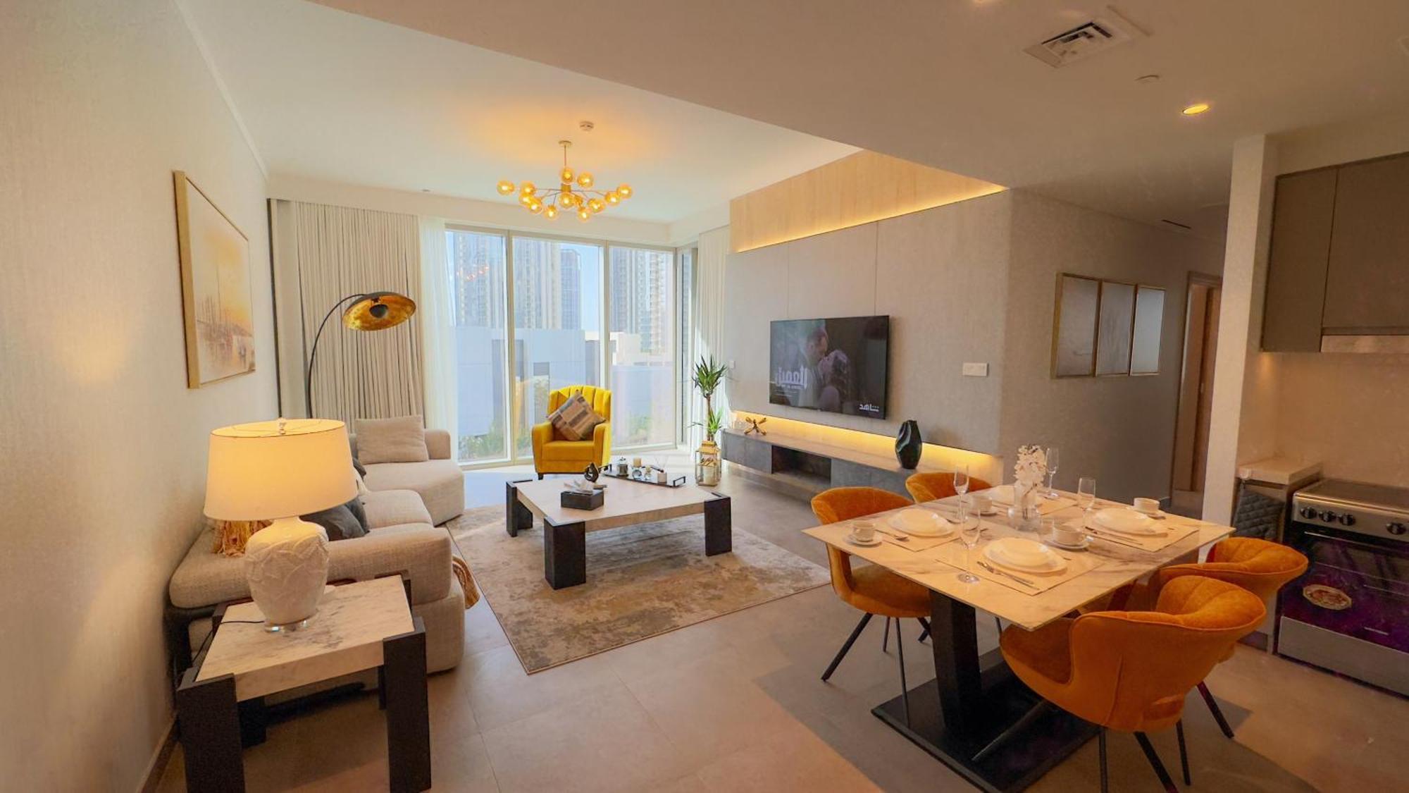 Luxury 2 Bedroom Poolside Haven In Creek Harbour