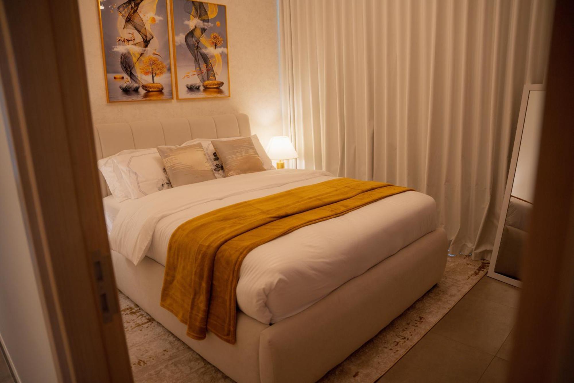 Apartment Luxury 2 Bedroom Poolside Haven In Creek Harbour *
