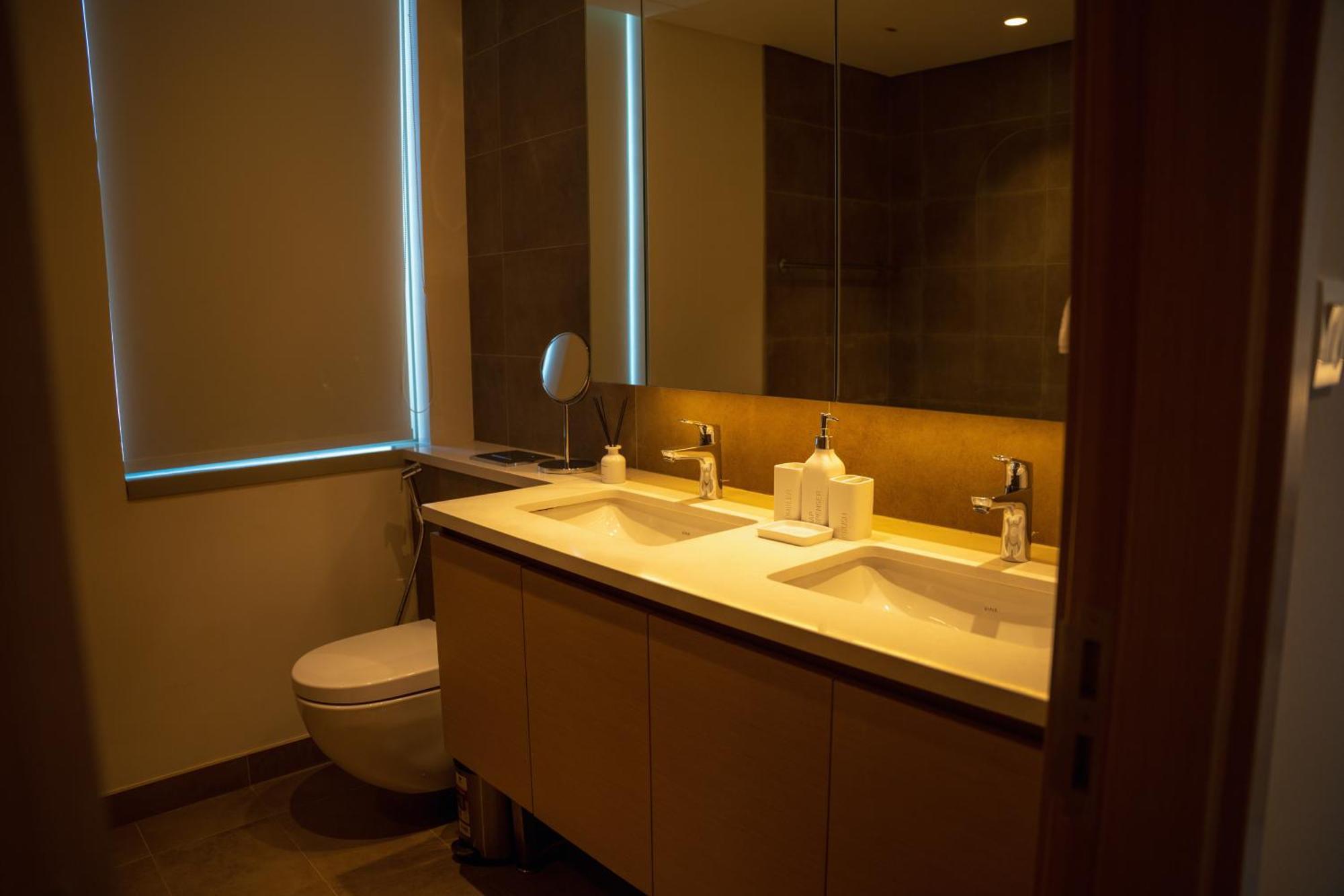 Apartment Luxury 2 Bedroom Poolside Haven In Creek Harbour *