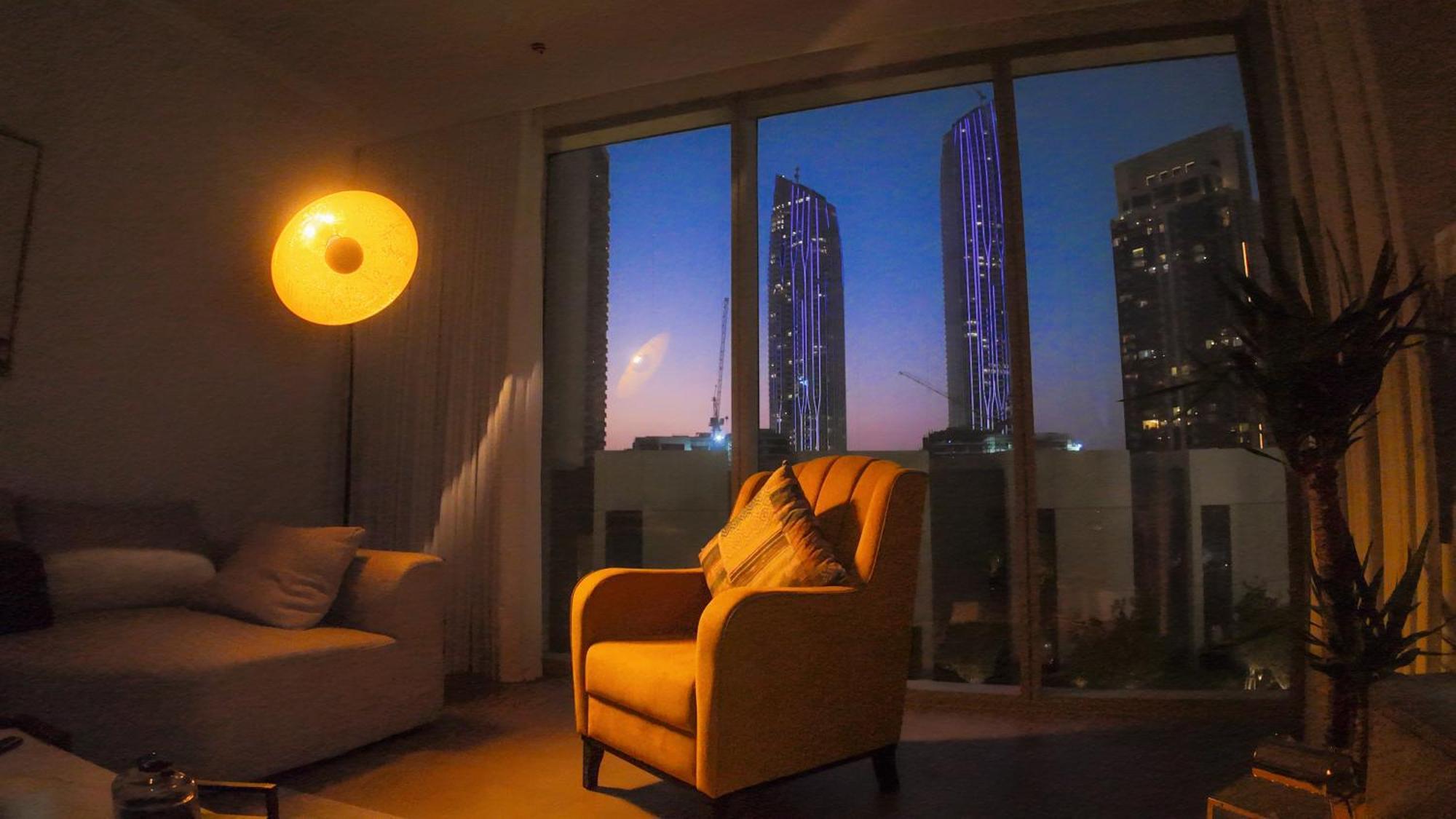 Luxury 2 Bedroom Poolside Haven In Creek Harbour *