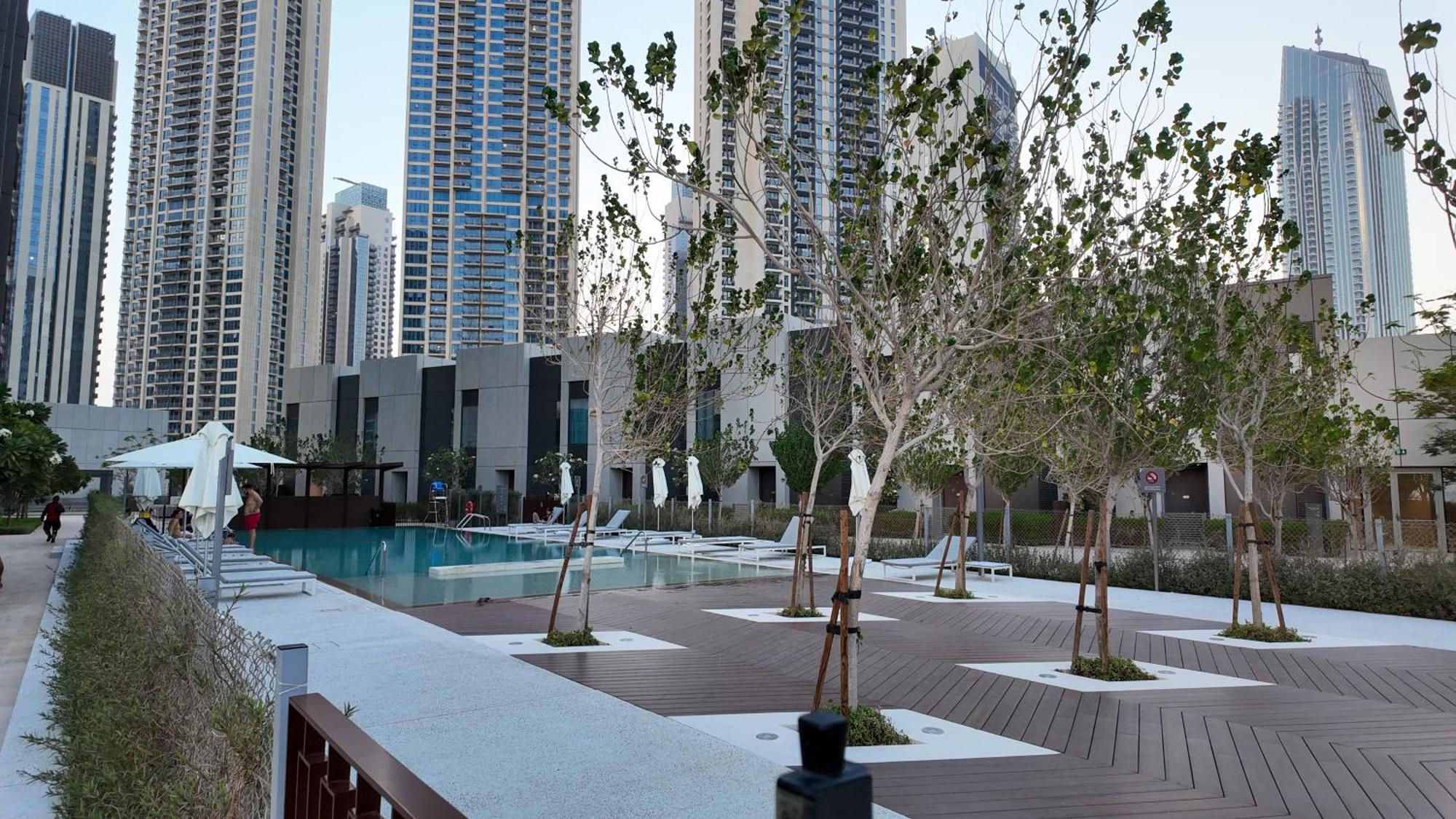 Luxury 2 Bedroom Poolside Haven In Creek Harbour Apartment