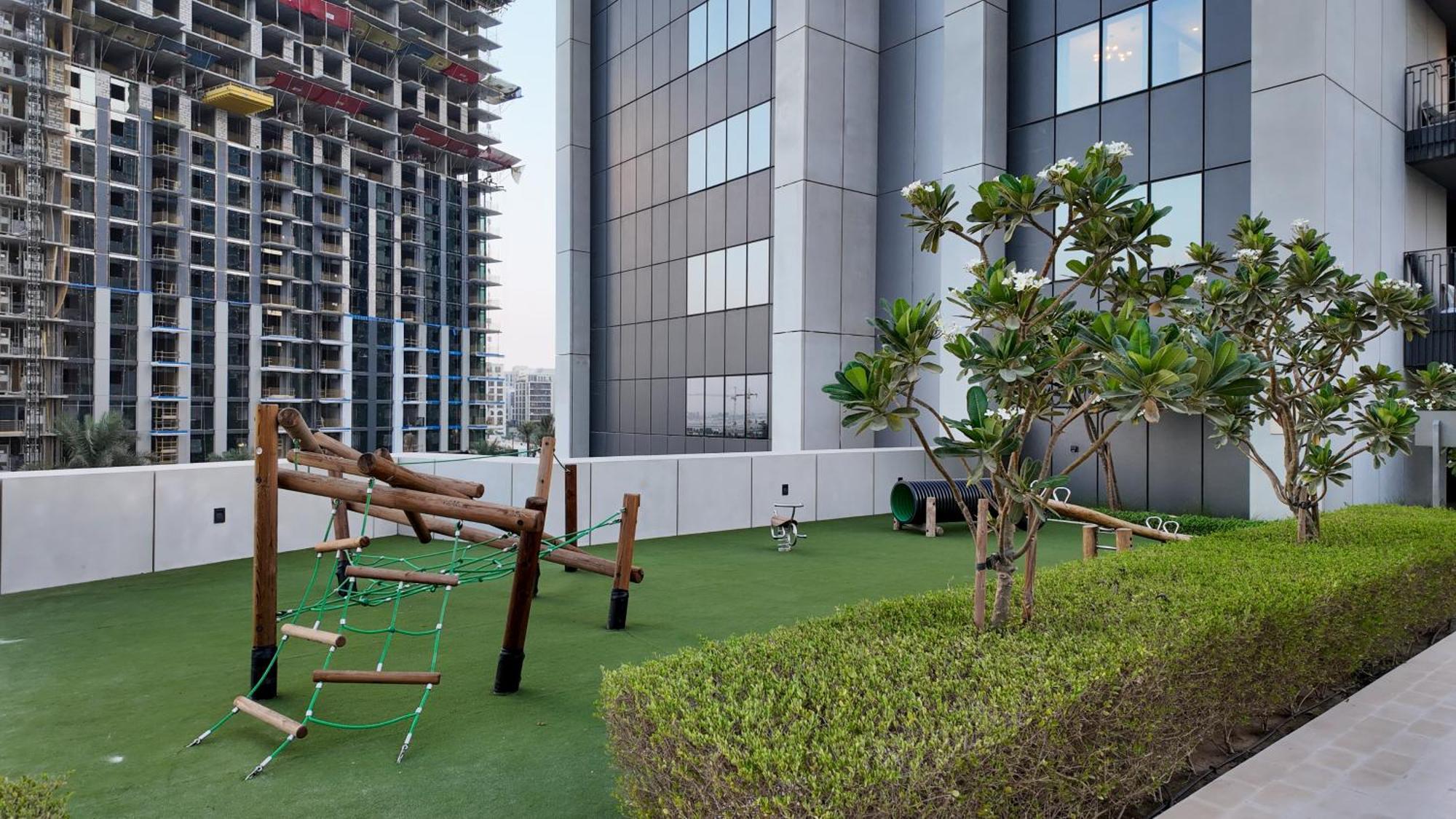 Apartment Luxury 2 Bedroom Poolside Haven In Creek Harbour