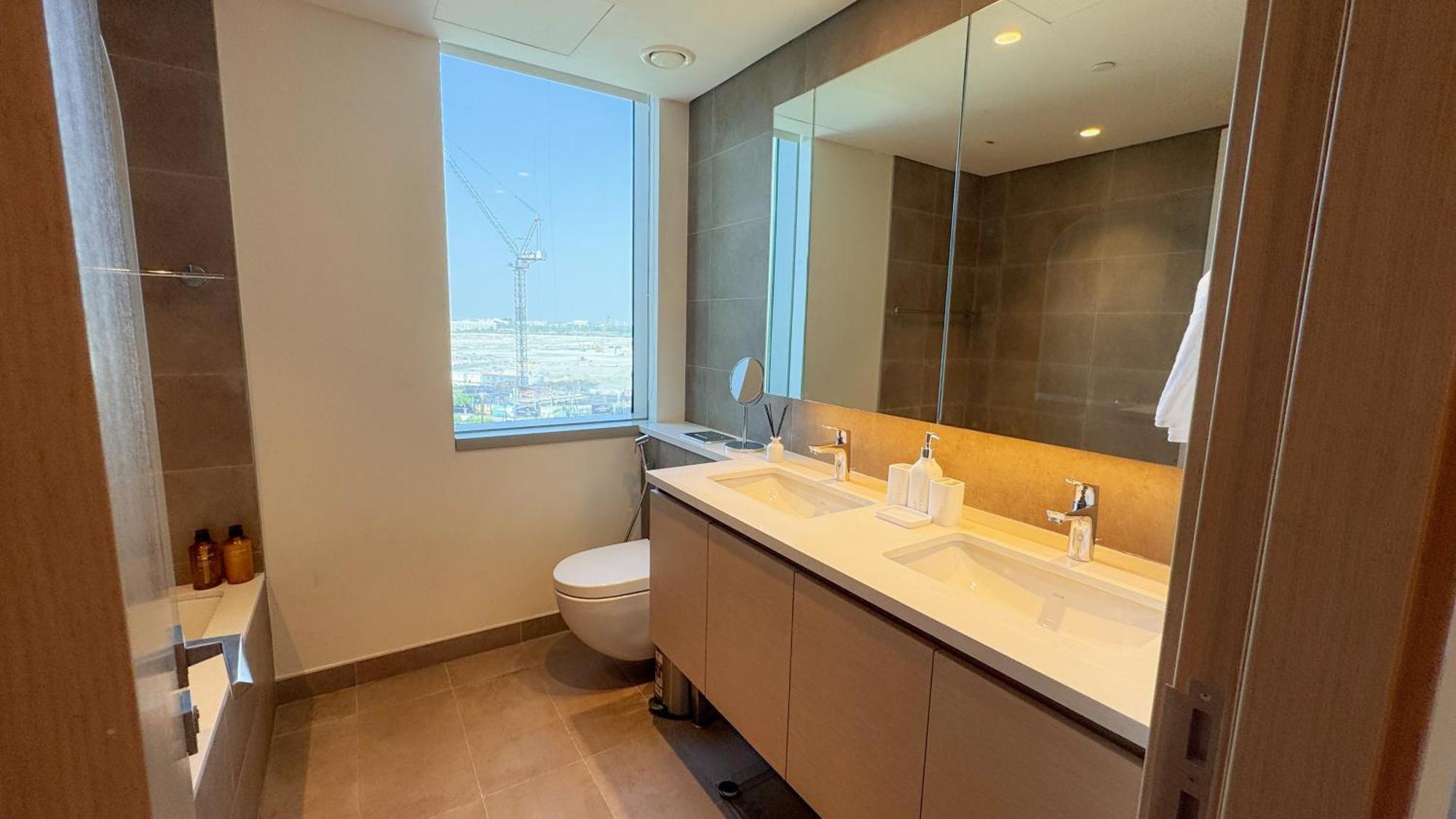 Luxury 2 Bedroom Poolside Haven In Creek Harbour Dubai