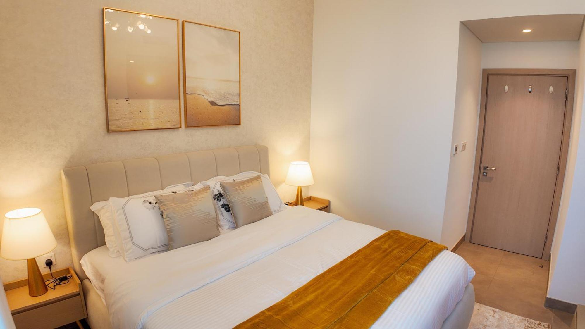 Apartment Luxury 2 Bedroom Poolside Haven In Creek Harbour *