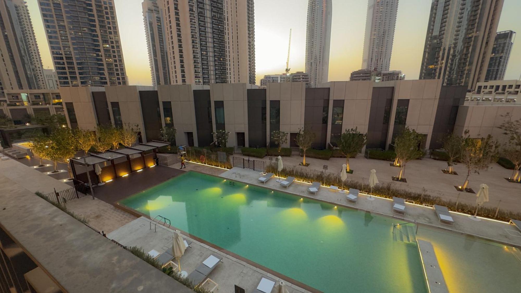 Apartment Luxury 2 Bedroom Poolside Haven In Creek Harbour