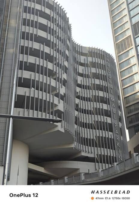 Luxurious 500 Meters Next To Mall Apartment Dubai
