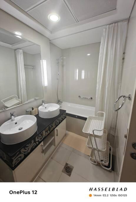 Luxurious 500 Meters Next To Mall Apartment