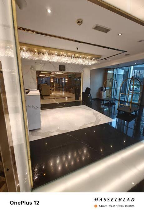Luxurious 500 Meters Next To Mall Apartment *