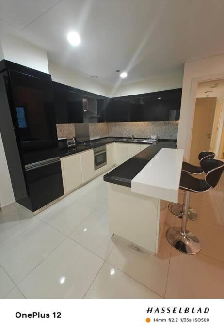 Luxurious 500 Meters Next To Mall Apartment Dubai