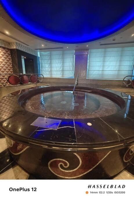 Apartment Luxurious 500 Meters Next To Mall Dubai