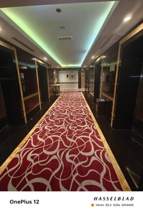 Luxurious 500 Meters Next To Mall Apartment Dubai