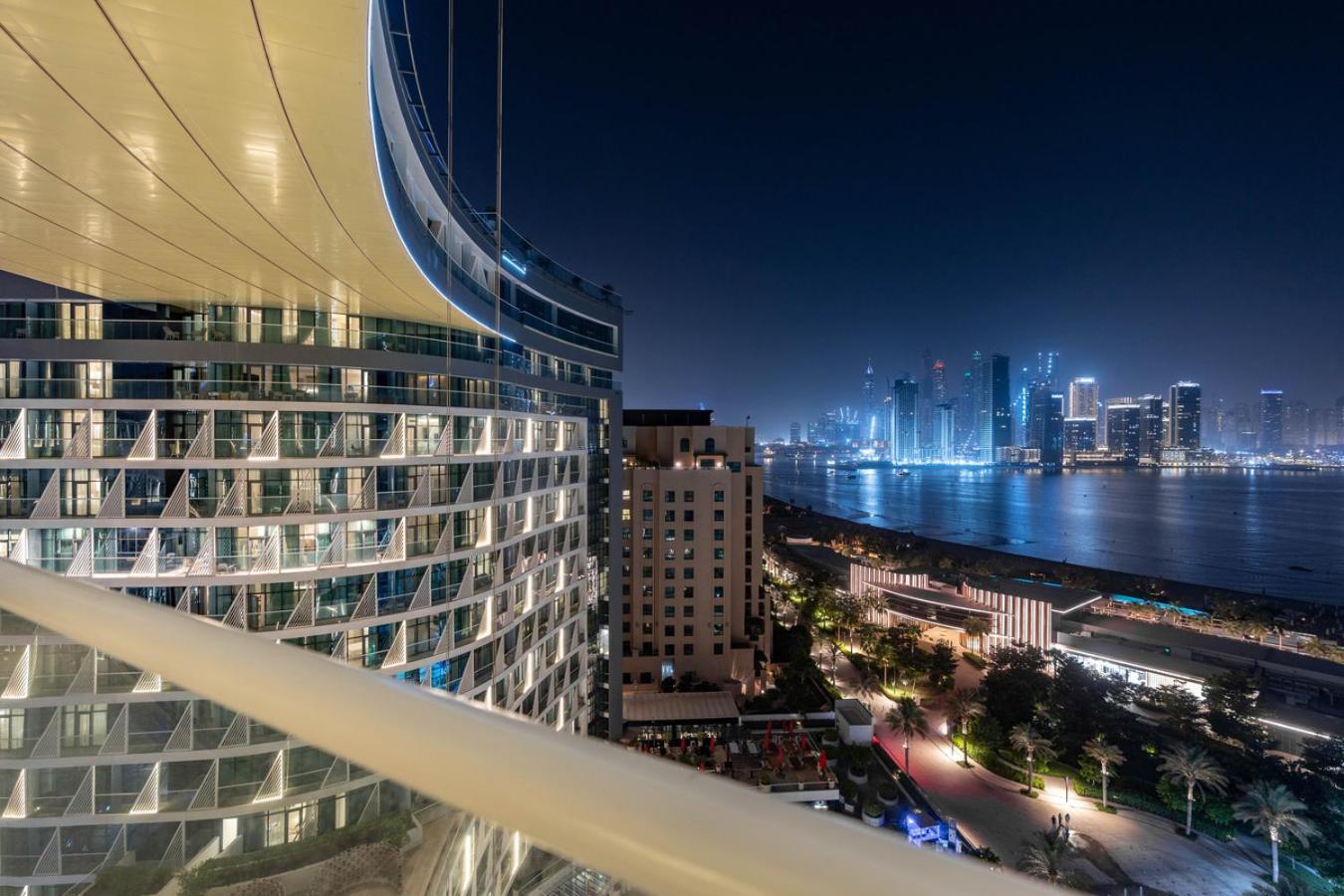 Apartment Amazing Sea Views With Direct West Access *