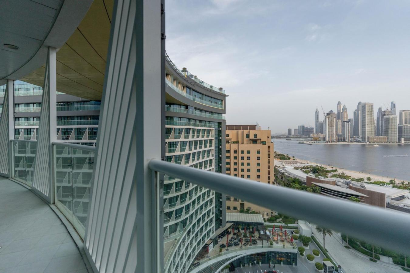 Apartment Amazing Sea Views With Direct West Access *
