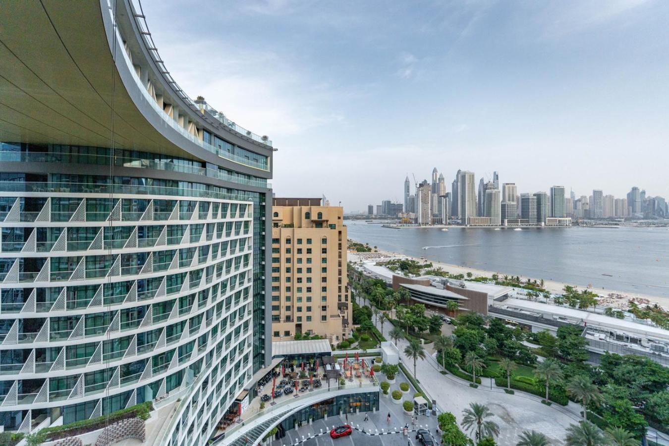 Amazing Sea Views With Direct West Access *