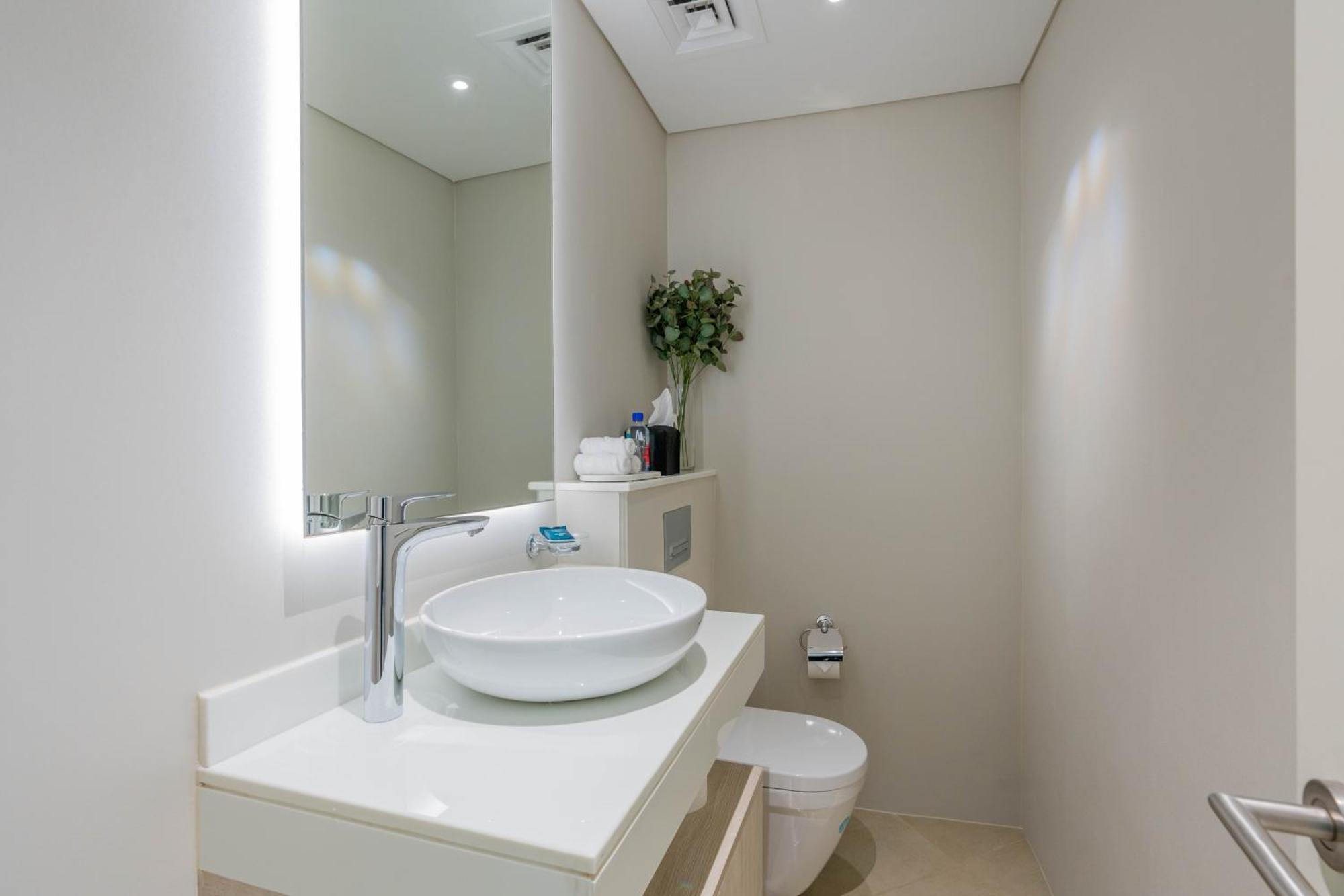 Amazing Sea Views With Direct West Access Dubai