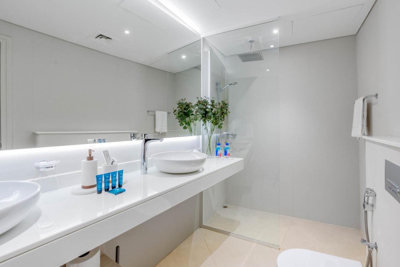 Amazing Sea Views With Direct West Access
