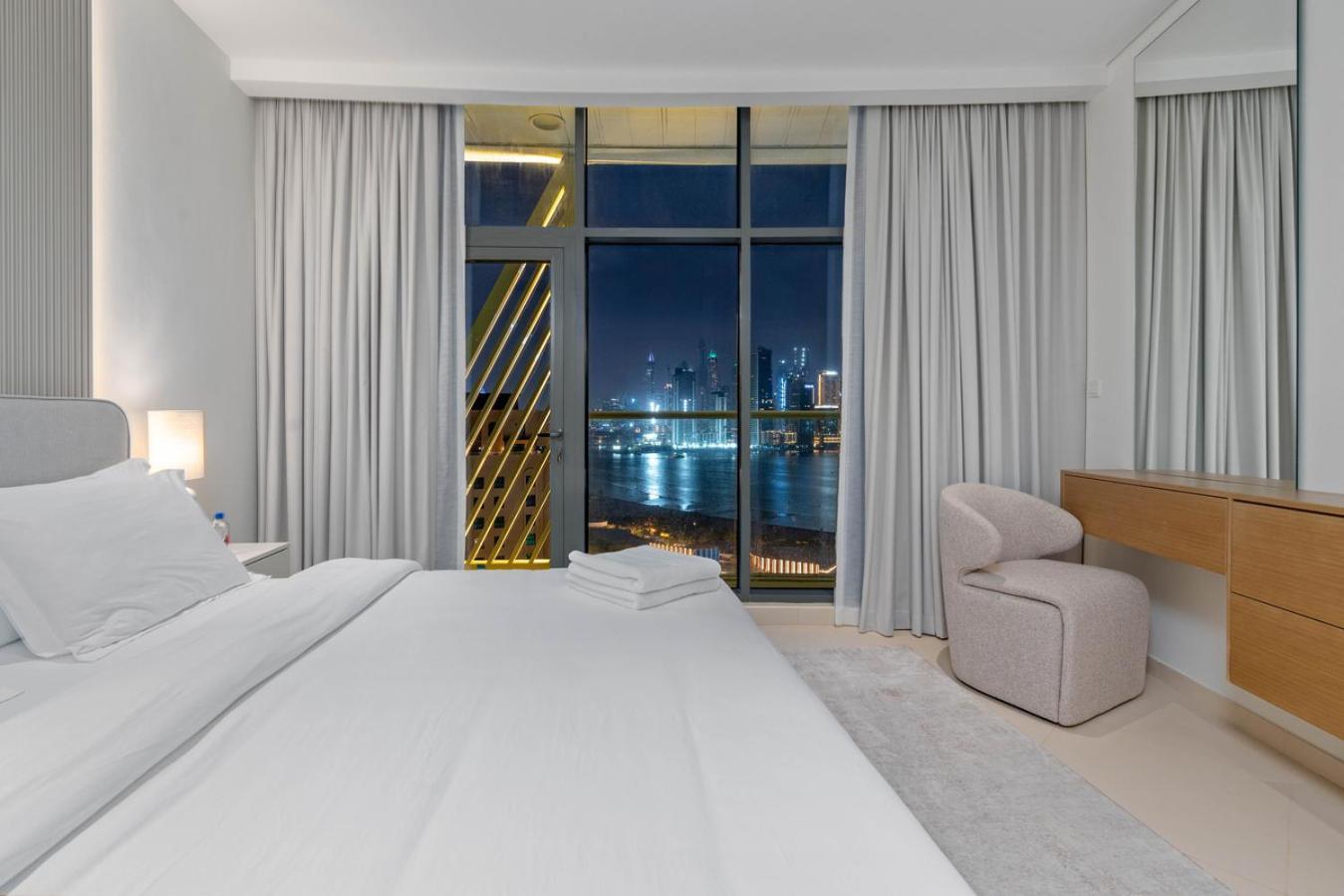 Apartment Amazing Sea Views With Direct West Access *