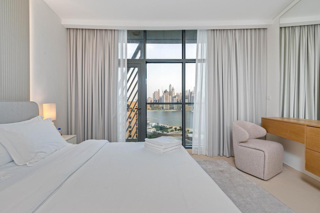 Amazing Sea Views With Direct West Access Dubai
