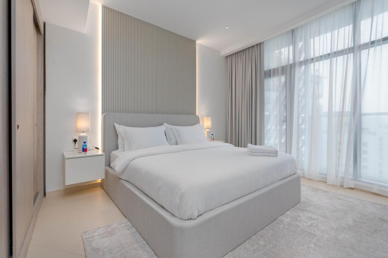 Amazing Sea Views With Direct West Access * Dubai