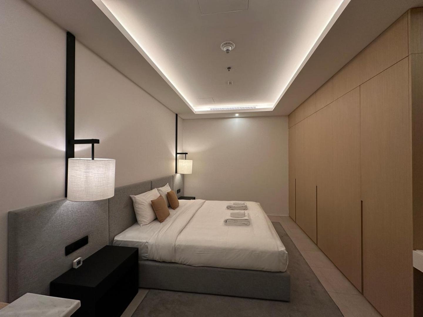 Apartment Aws Homes - Oasis In The Palm