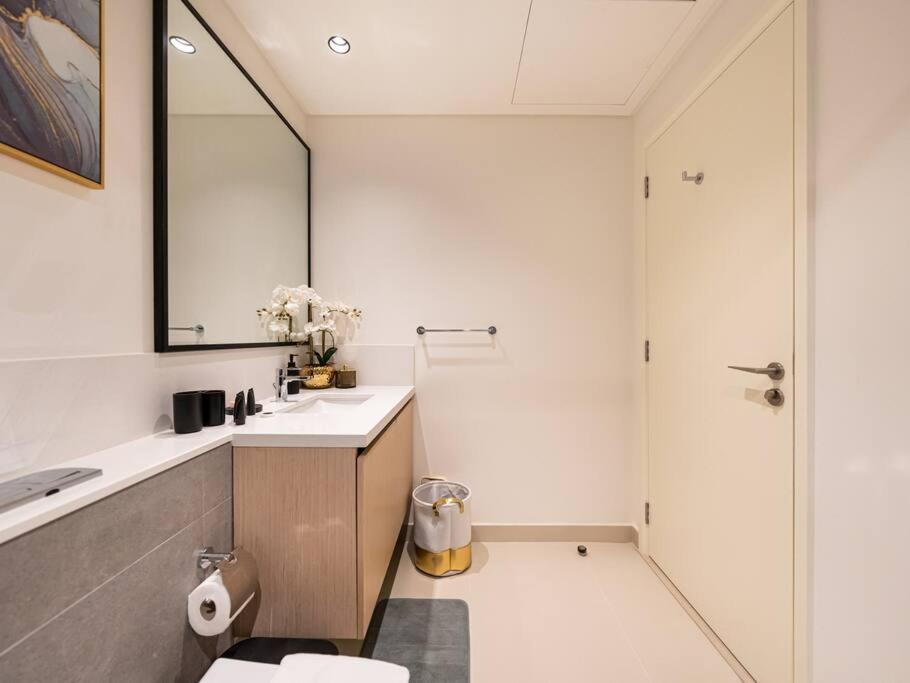 Lux 2br Close To Mall And Burj Khalifa Dubai