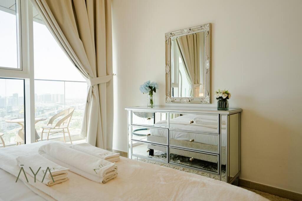 Elegant 1br Retreat With Rooftop Pool In Jvc Dubai