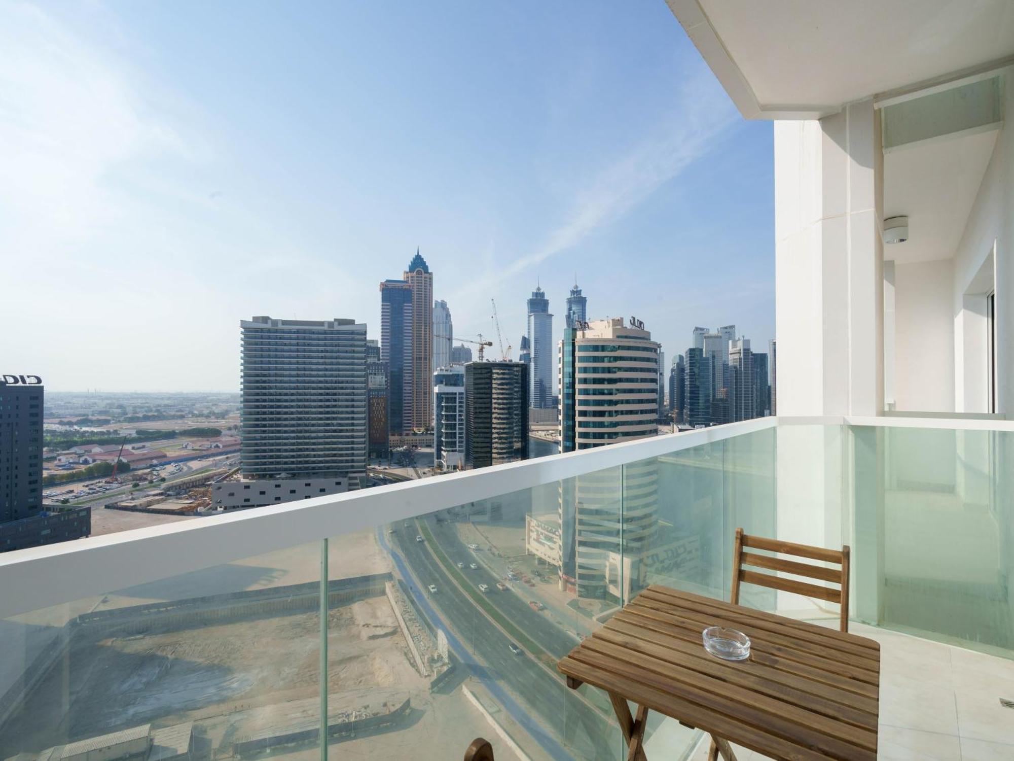Elegant With Canal Views In Business Bay Dubai