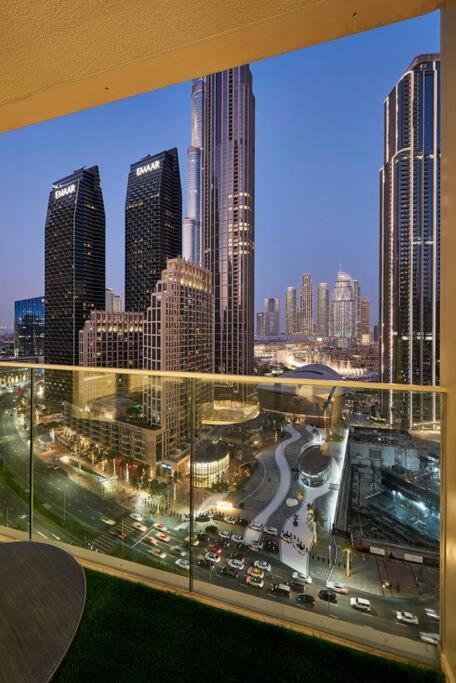 Apartment Tick - 4br Burj Khalifa Fountain Views 1 Dubai