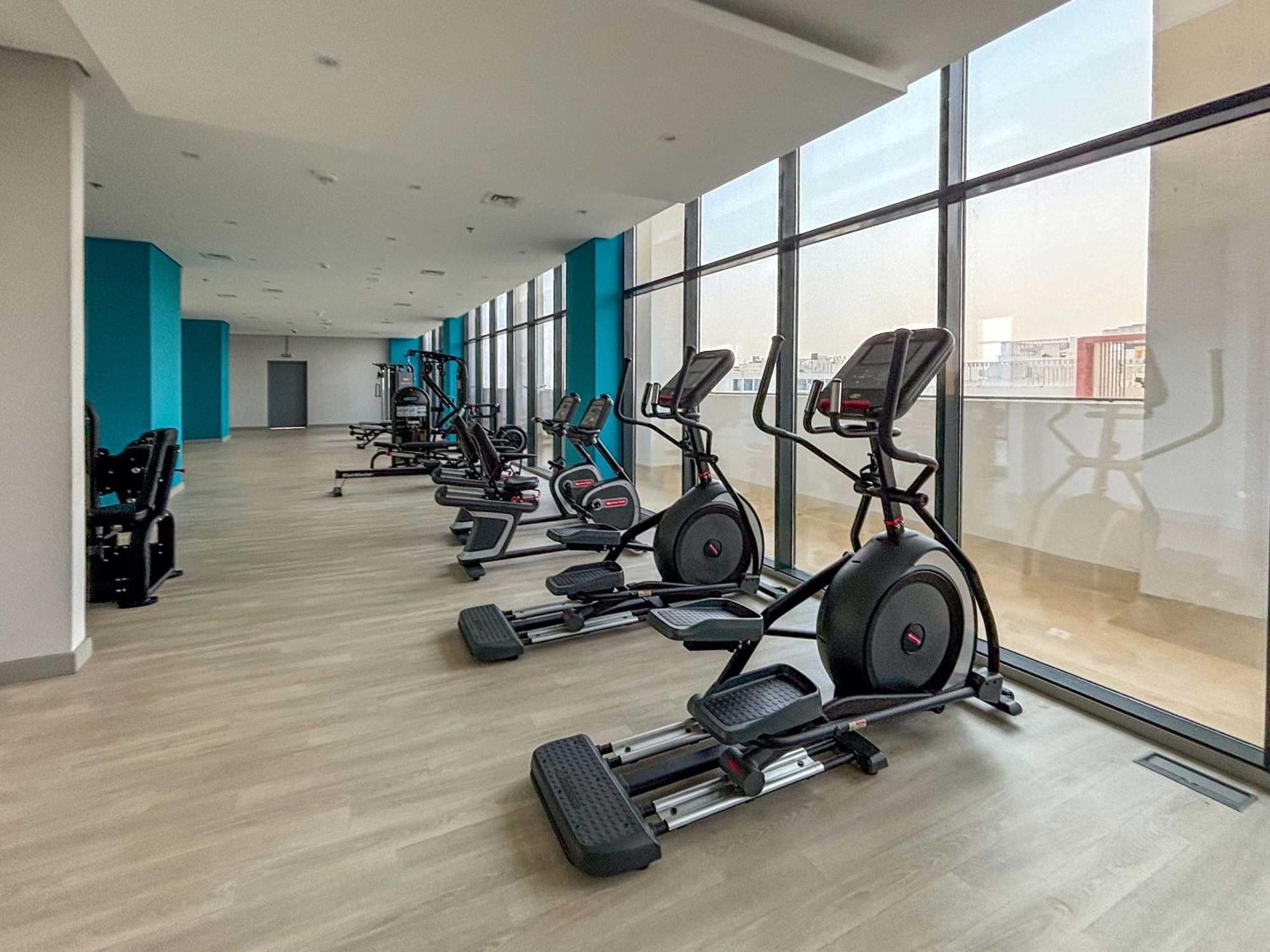 Frank Porter - Azizi Riviera 28 Apartment Dubai