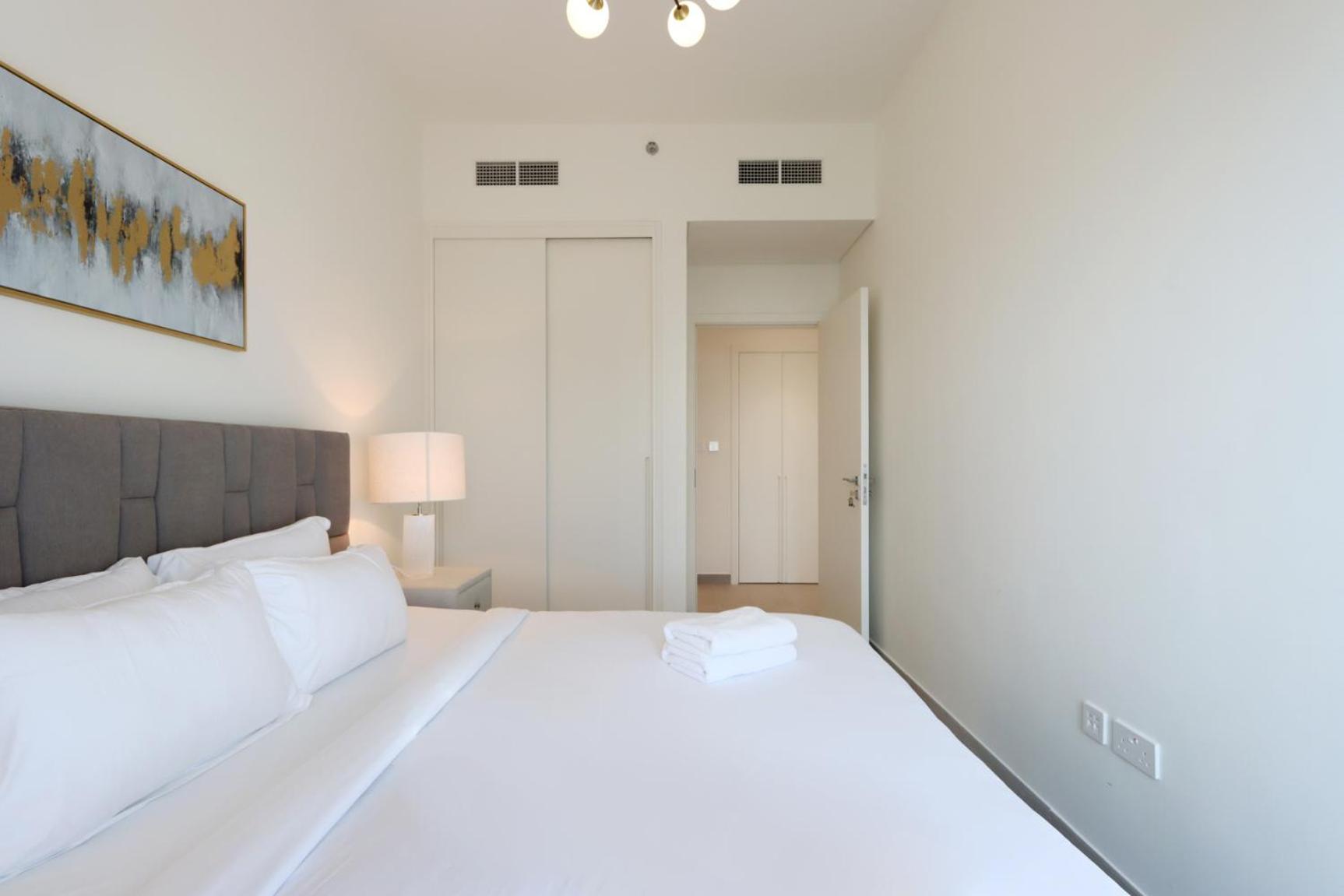 Livbnb - 2b In Heart Of , Hills Apartment *