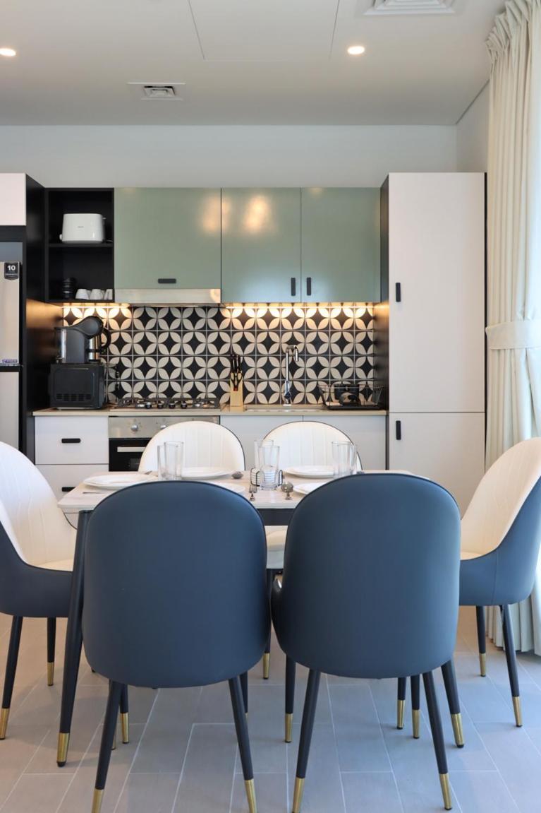 Livbnb - 2b In Heart Of , Hills Apartment Dubai