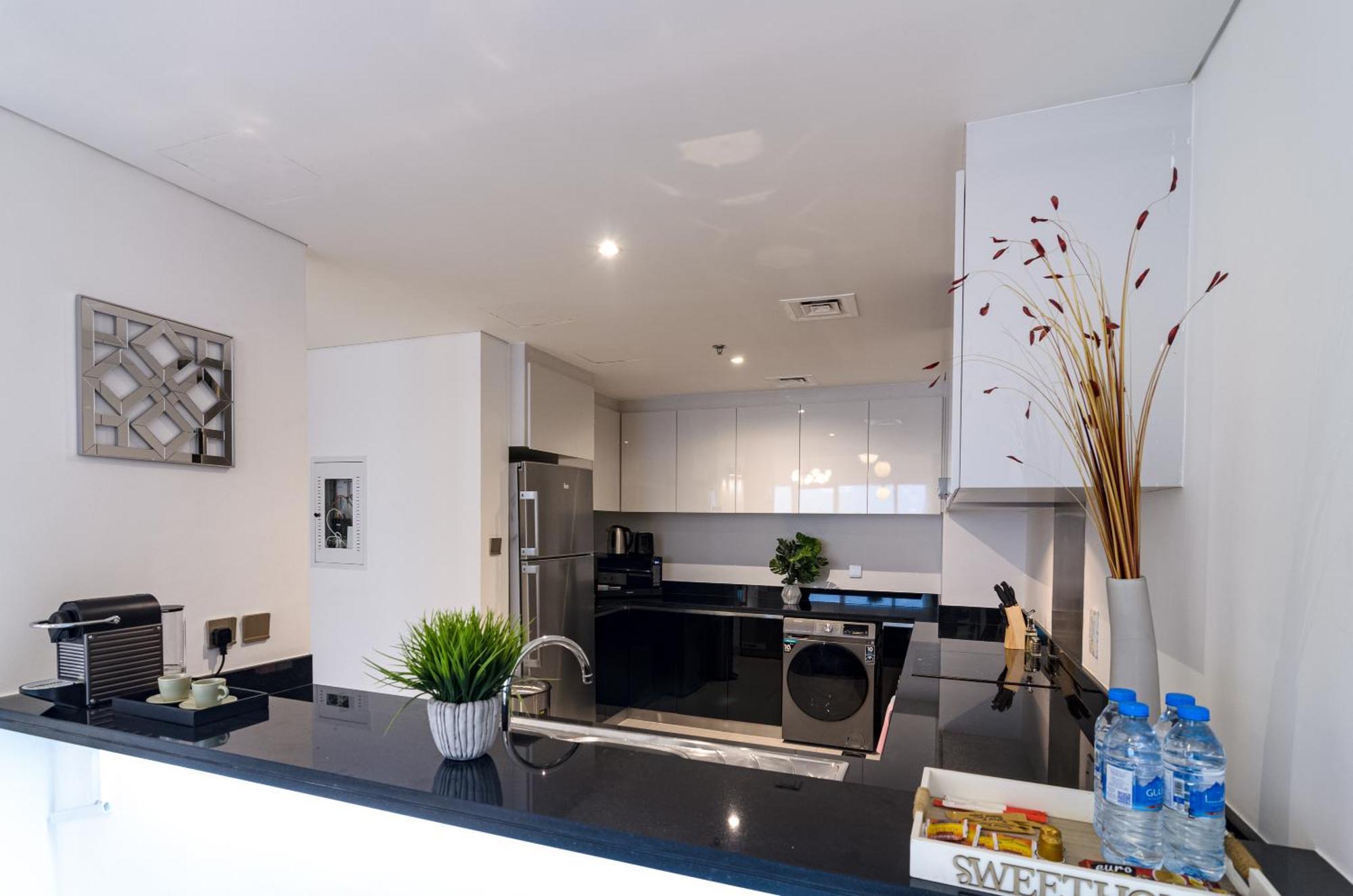 Oskena Vacation Homes- Beautiful High Floor Two Bedroom In Marina * Dubai