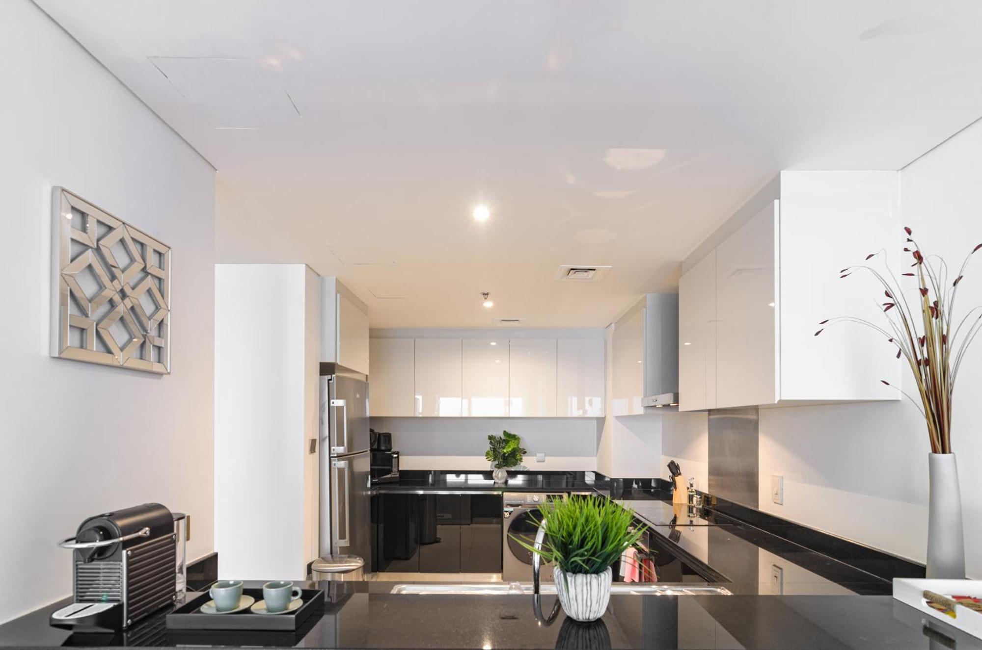 Oskena Vacation Homes- Beautiful High Floor Two Bedroom In Marina