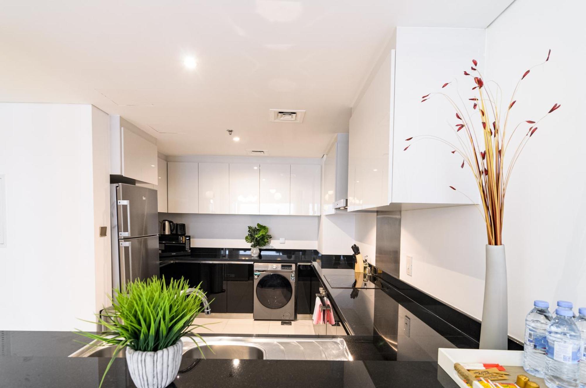 Oskena Vacation Homes- Beautiful High Floor Two Bedroom In Marina * Dubai