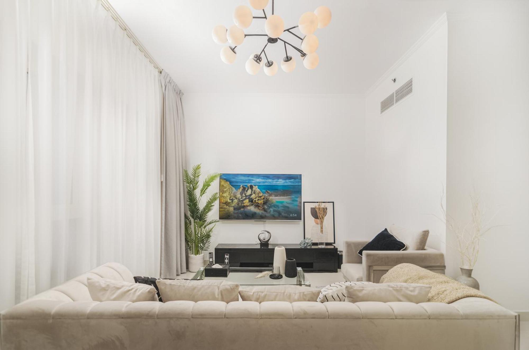 Oskena Vacation Homes- Beautiful High Floor Two Bedroom In Marina