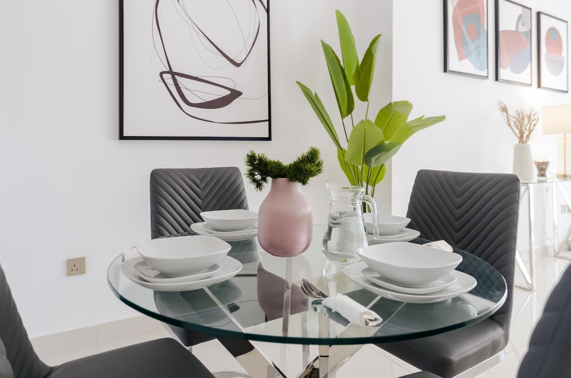 Oskena Vacation Homes- Beautiful High Floor Two Bedroom In Marina