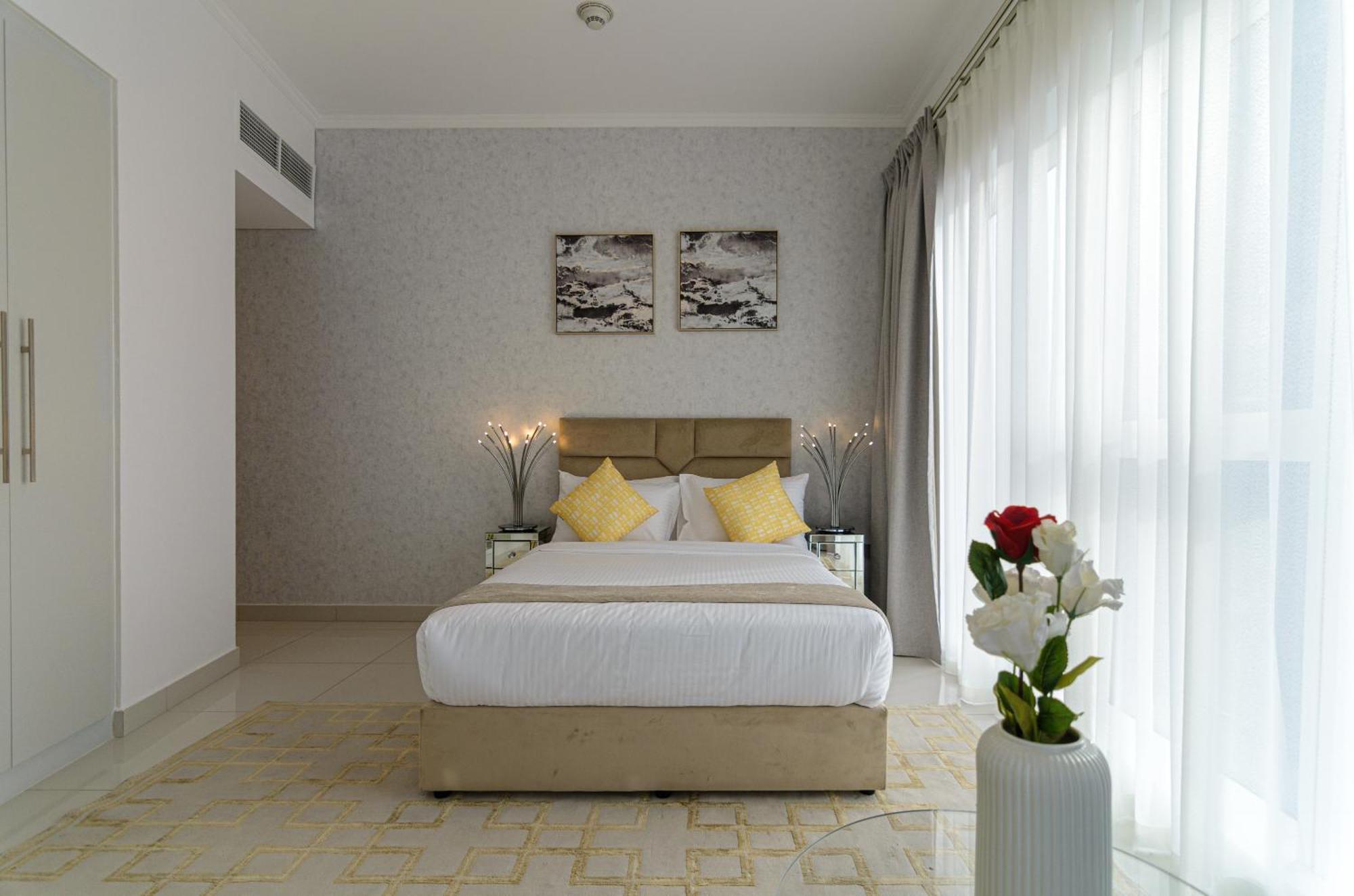 Oskena Vacation Homes- Beautiful High Floor Two Bedroom In Marina *