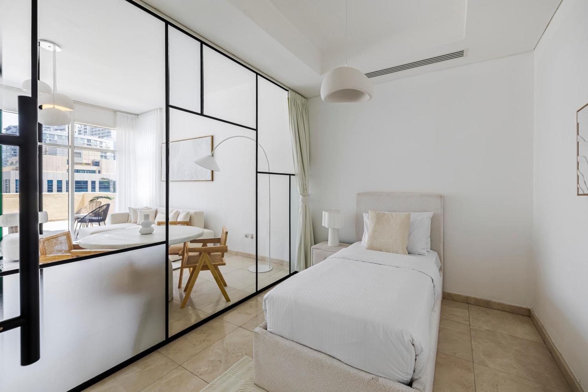 Apartment 1br With Study View Bay Square B7 *